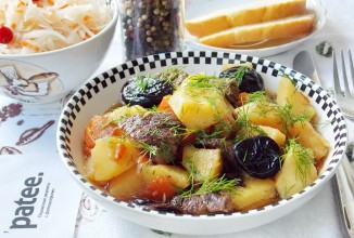 Говядина с черносливом и картофелем