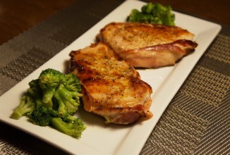 Свиные отбивные с беконом под лаймовым соусом