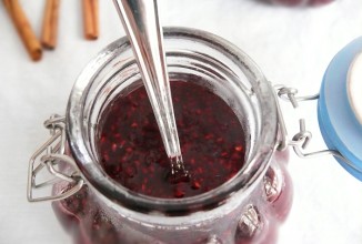 Малиновый джем с корицей