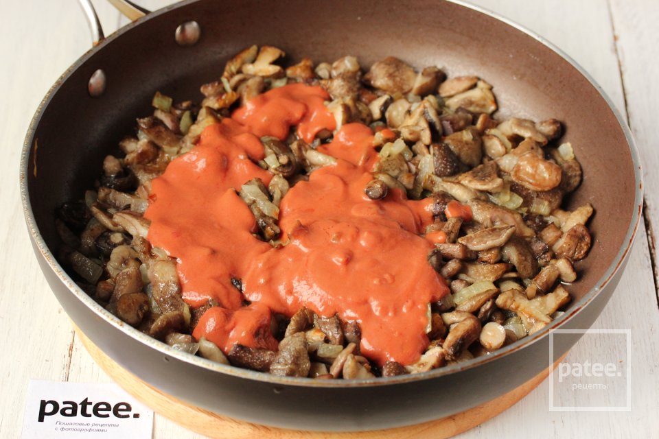 Маслята в томатно-сливочном соусе - Шаг 9