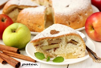 Шарлотка с яблоками в мультиварке