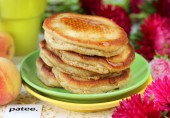 Овсяные оладьи с персиками