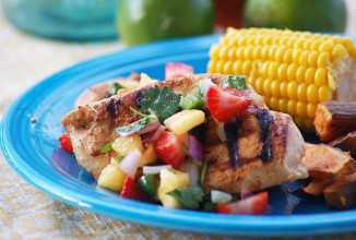 Жареные куриные грудки с сальсой