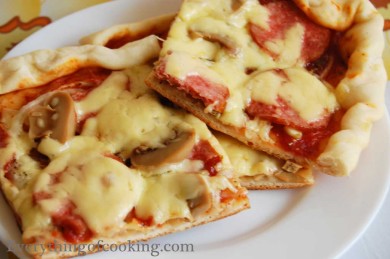 Рецепт Пицца с колбасой и грибами