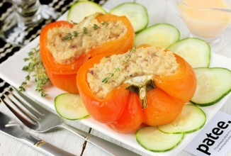Запечённый перец, фаршированный курицей и кускусом