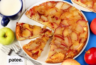 Шарлотка с яблоками и карамелью