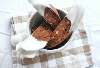 Шоколадные бискотти с макадамией