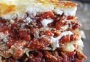 Лазанья с мясом в томатном соусе и сыром