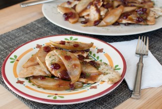 Куриные грудки с грушей в бальзамическом соусе