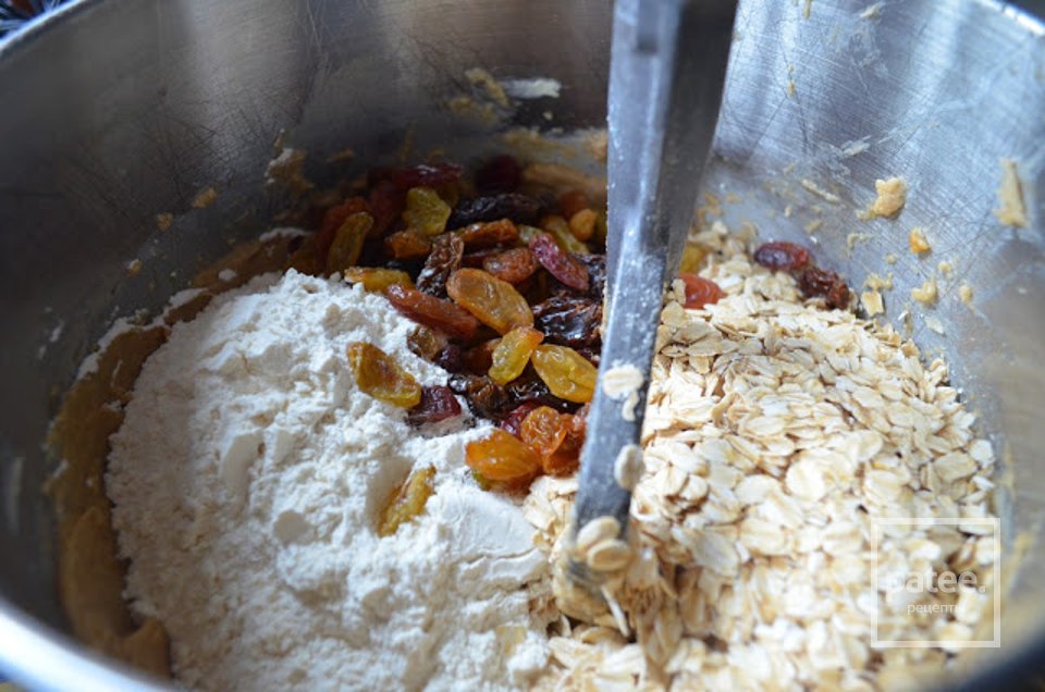 Овсяное печенье с орехами и изюмом - Шаг 6