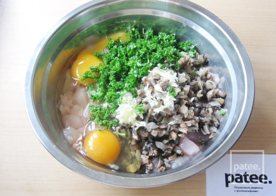Рубленые куриные котлеты с грибами - Шаг 9
