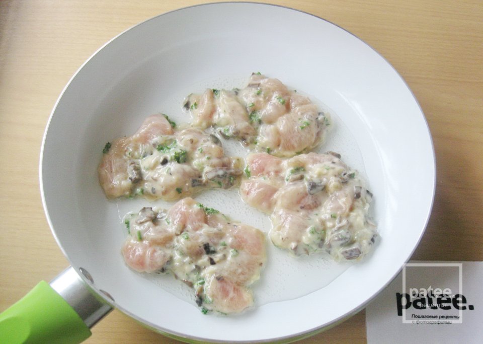 Рубленые куриные котлеты с грибами - Шаг 14