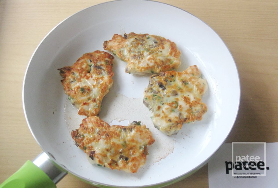 Рубленые куриные котлеты с грибами - Шаг 15