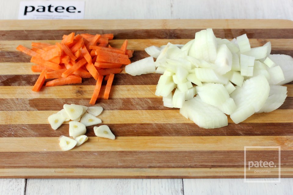 Курица, тушеная с квашеной капустой и картофелем в мультиварке - Шаг 4