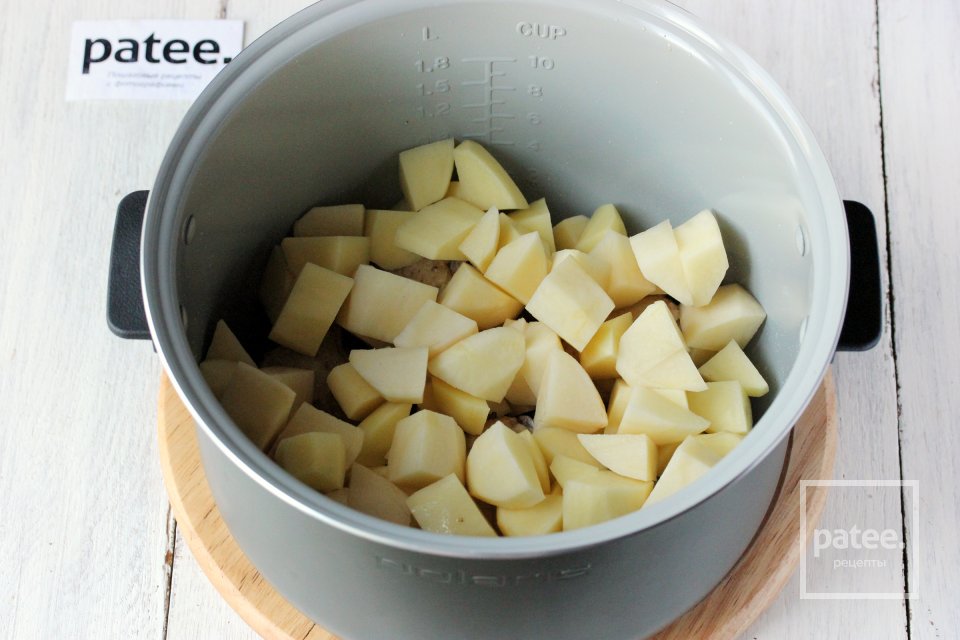 Курица, тушеная с квашеной капустой и картофелем в мультиварке - Шаг 6