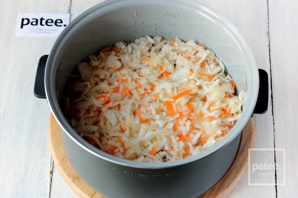 Курица, тушеная с квашеной капустой и картофелем в мультиварке - Шаг 9