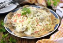 Салат с маринованными грибами и крабовыми палочками