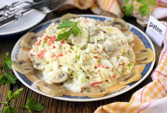 Салат с маринованными грибами и крабовыми палочками