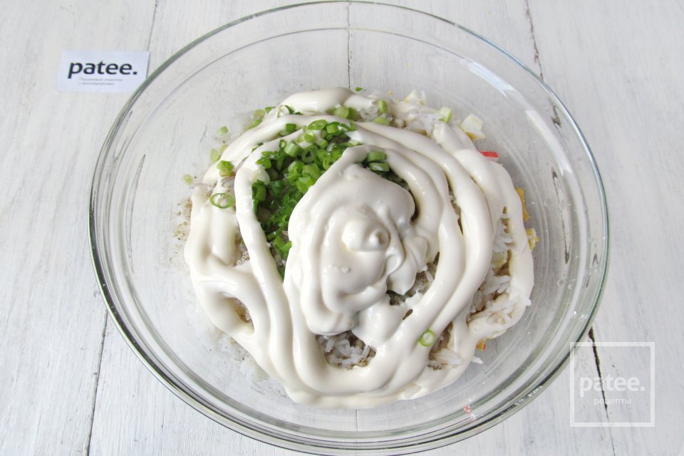 Салат с маринованными грибами и крабовыми палочками - Шаг 10