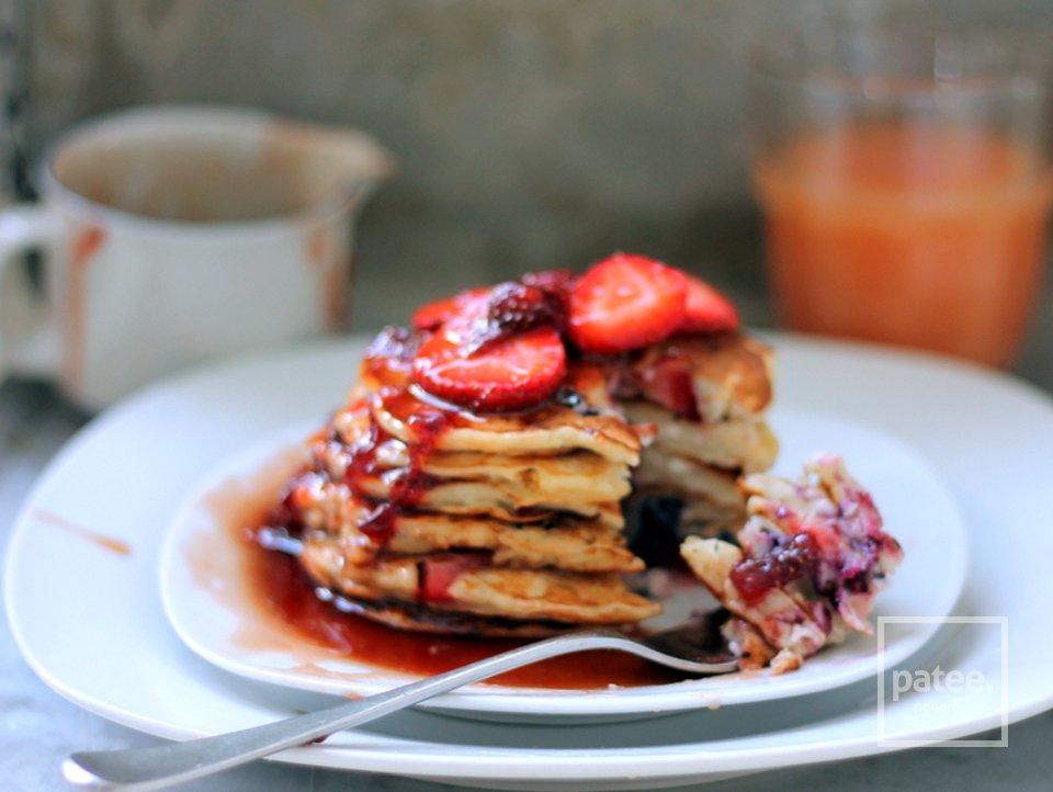 Черничные блины с клубничным сиропом - Шаг 8