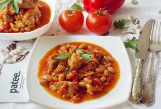 Свинина с фасолью в томатном соусе