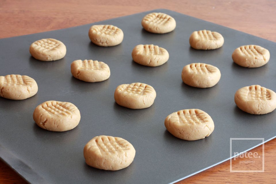 Арахисовое печенье-сэндвичи с нутеллой - Шаг 11