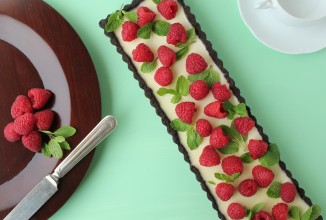 Шоколадно-мятный тарт с малиной