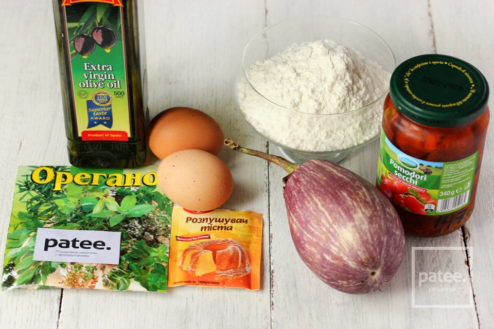 Закусочный кекс с баклажанами и вялеными помидорами - Шаг 1