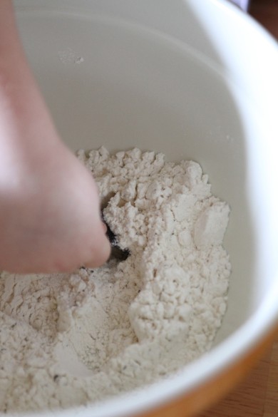 Крекеры с пармезаном и базиликом - Шаг 2