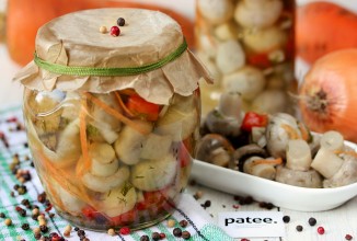 Шампиньоны, маринованные с овощами