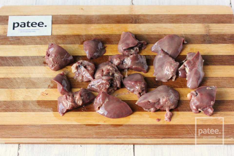 Тёплый салат с куриной печенью, свёклой и тыквой - Шаг 4