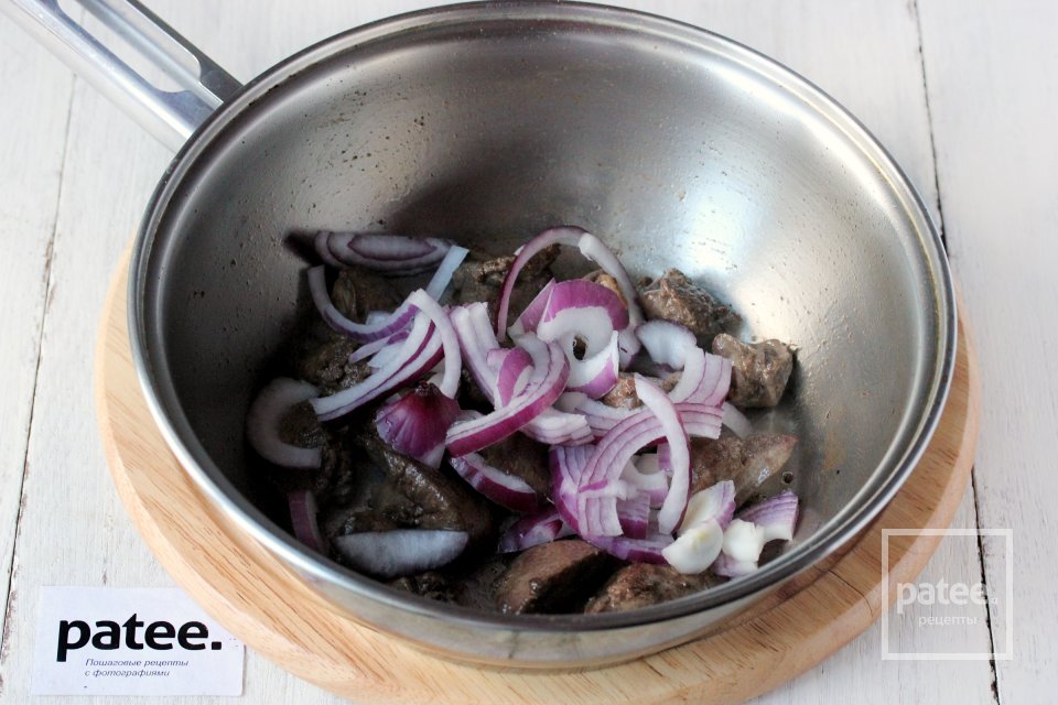 Тёплый салат с куриной печенью, свёклой и тыквой - Шаг 6