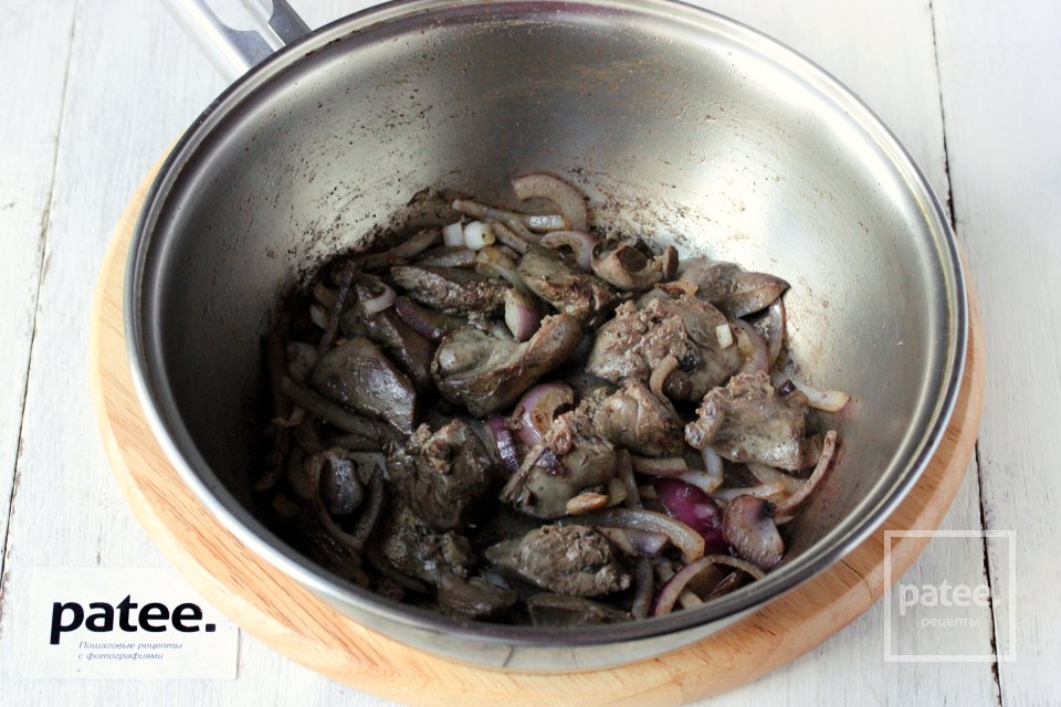 Тёплый салат с куриной печенью, свёклой и тыквой - Шаг 7