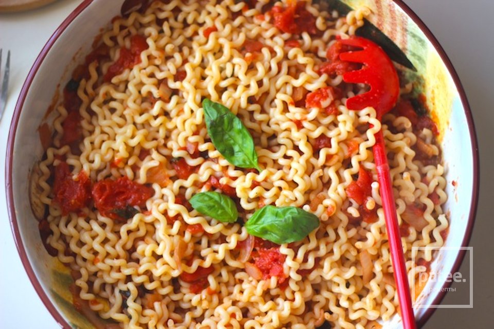 Паста в томатно-базиликовом соусе - Шаг 11