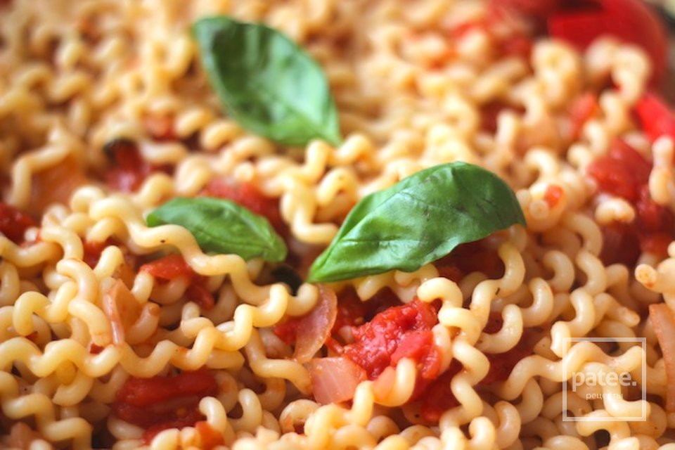 Паста в томатно-базиликовом соусе - Шаг 12