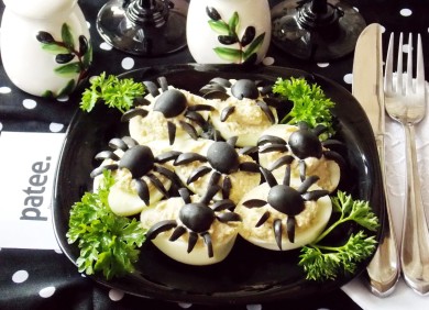 Рецепт Яйца, фаршированные грибным кремом в Хэллоуин