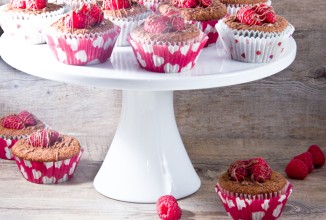 Шоколадные кексы с малиной