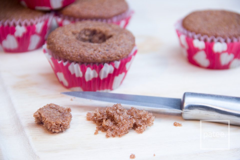 Шоколадные кексы с малиной - Шаг 14