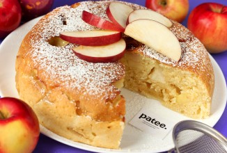 Сметанный пирог с яблоками в мультиварке