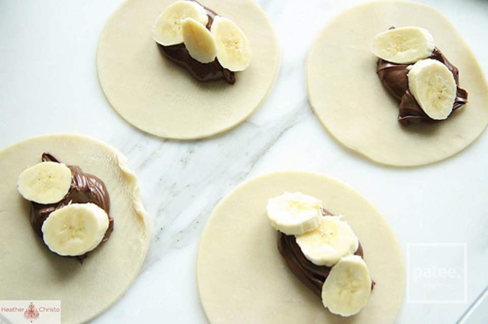 Пирожки с бананами и нутеллой - Шаг 2