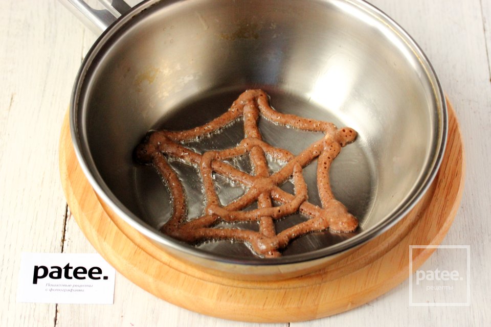 Тыквенные блины с паутинкой на Хэллоуин - Шаг 11