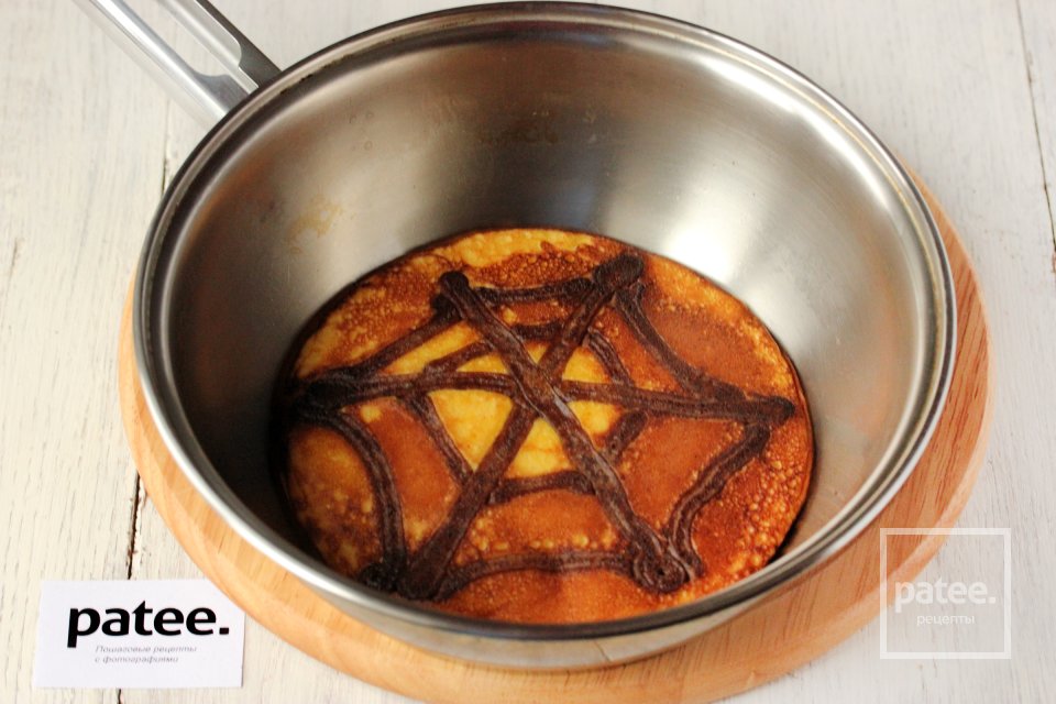 Тыквенные блины с паутинкой на Хэллоуин - Шаг 13
