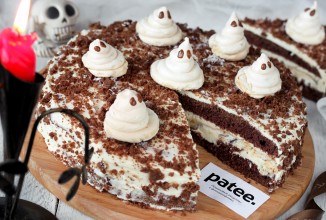 Шоколадный торт с ореховой меренгой на Хэллоуин