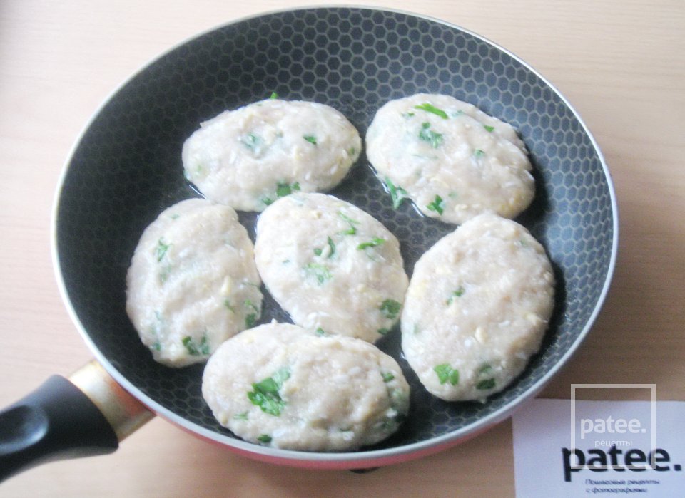 Котлеты из индейки с сыром и отварными яйцами - Шаг 10