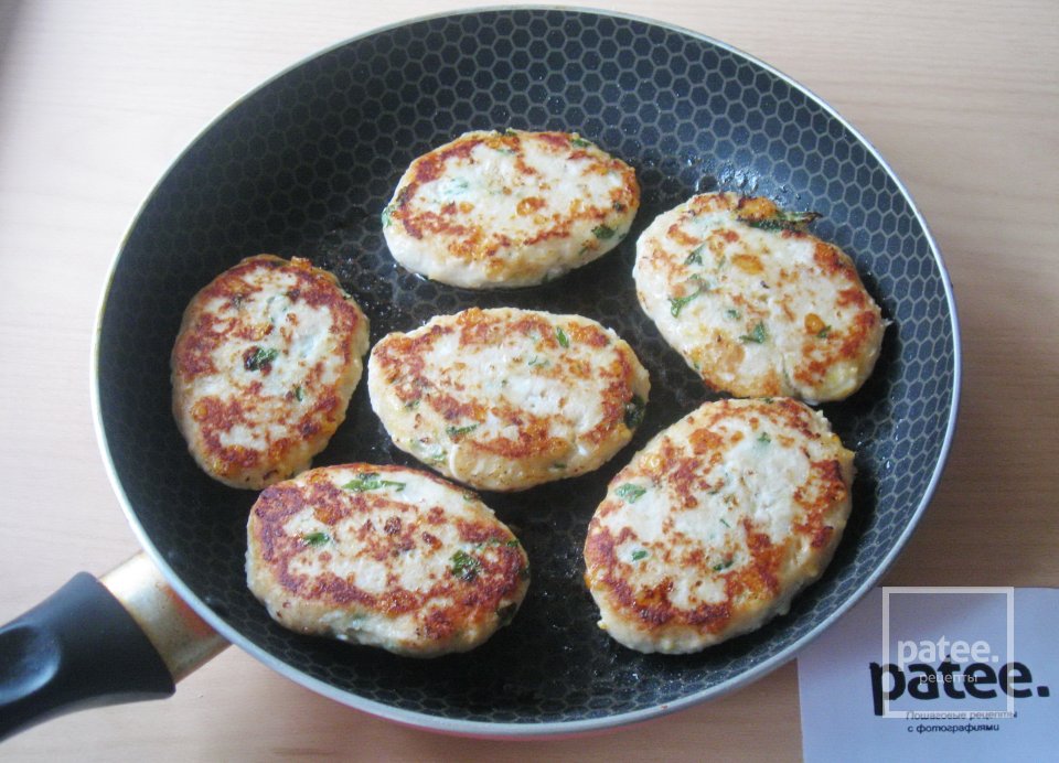 Котлеты из индейки с сыром и отварными яйцами - Шаг 11