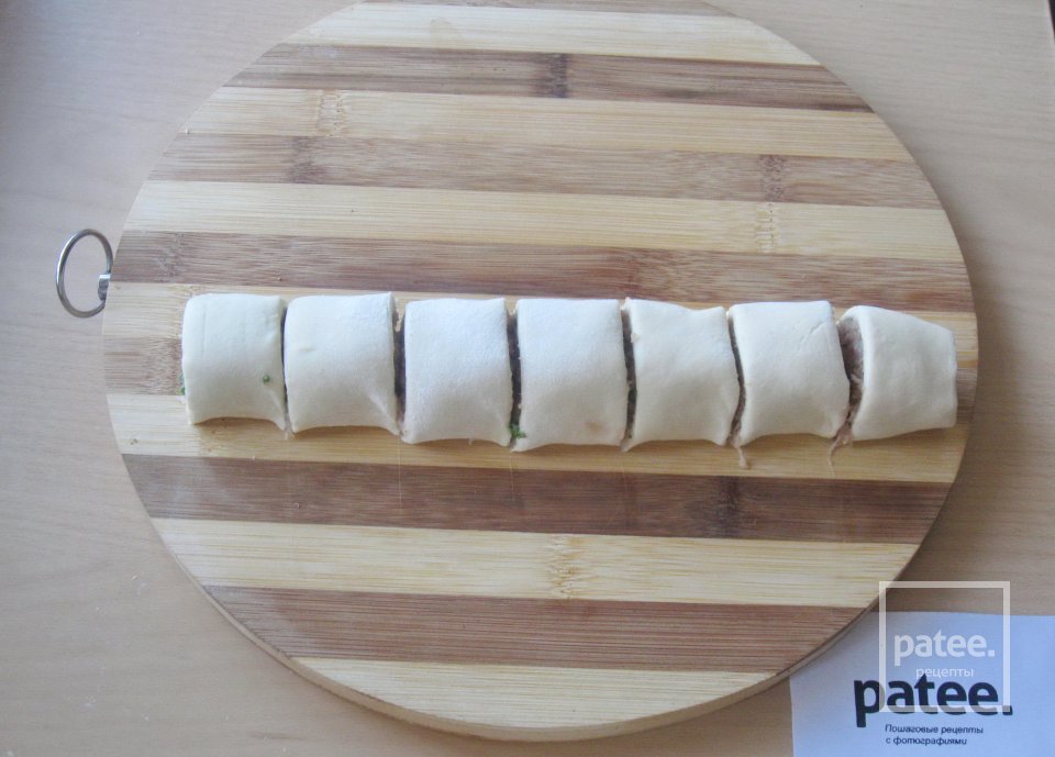 Слоеные рулетики с мясным фаршем - Шаг 10