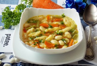 Суп с фасолью и клецками