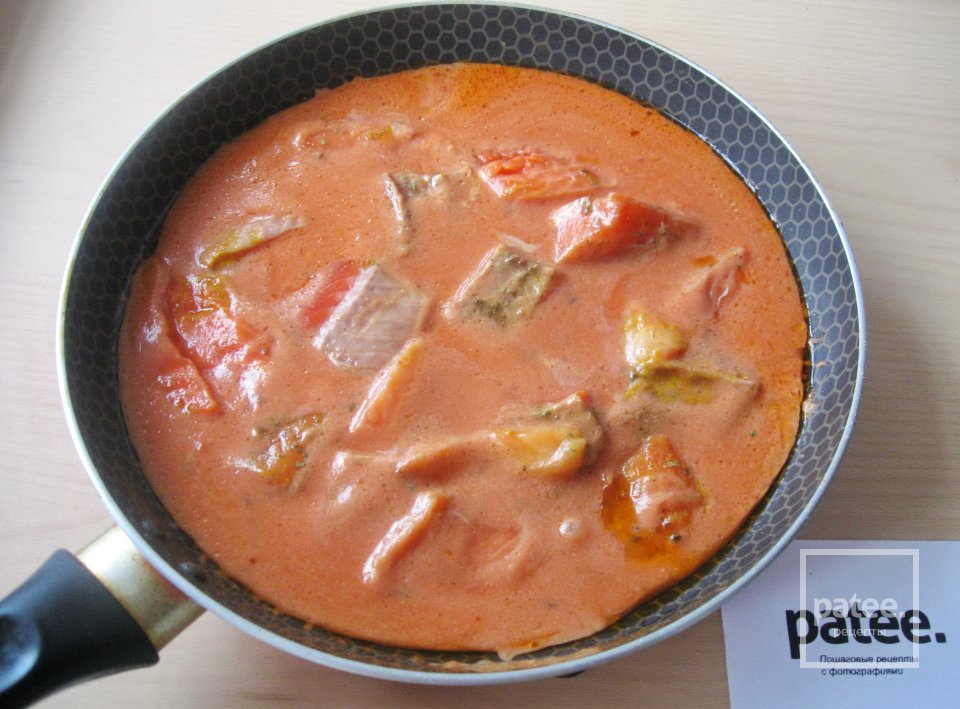 Форель в сливочно-томатном соусе - Шаг 8