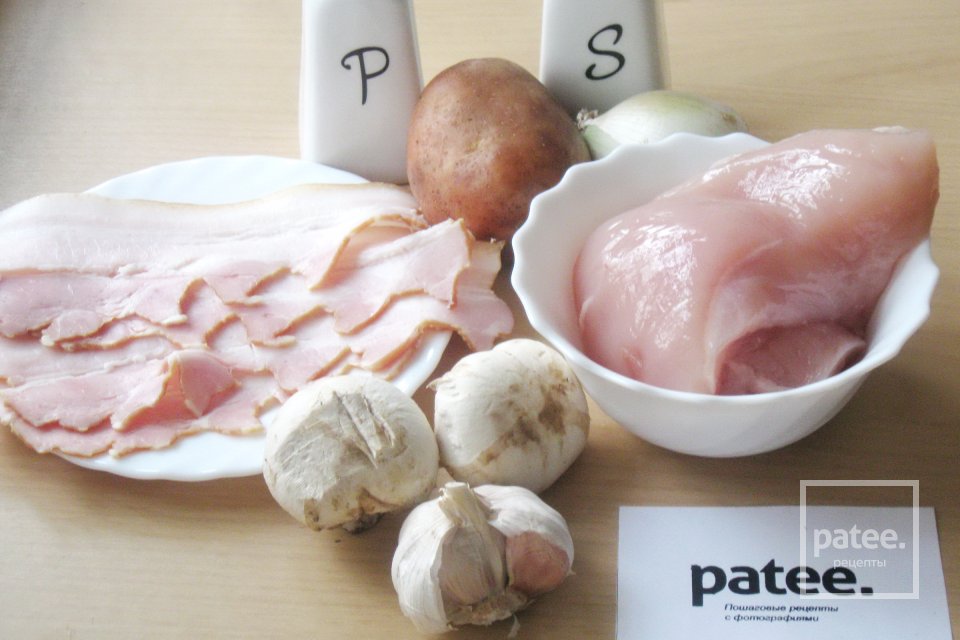 Мясной рулет с картофелем и грибами - Шаг 1