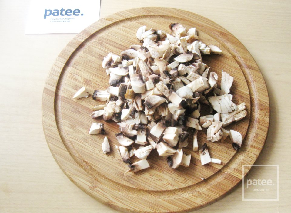 Мясной рулет с картофелем и грибами - Шаг 7